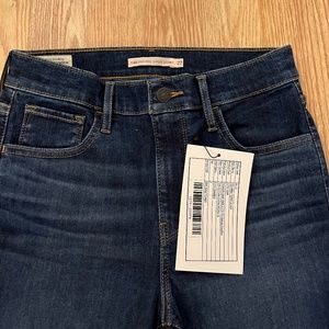 NWT Levi's 720 High Rise Super Skinny Jeans
